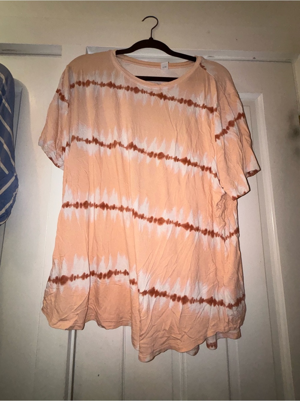 Old Navy Peach and White Tie-Dye Short Sleeve Tee